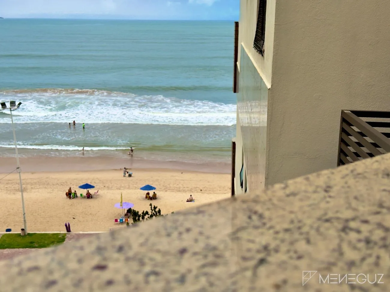 Imagem Exclusivo: Apartamento mobiliado, 3 quartos e DCE, na melhor localização da Praia do Morro.
