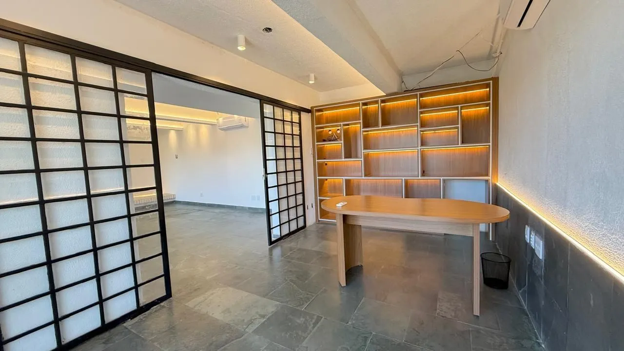 Imagem Casa semi reformada com 4 dormitórios e 4 vagas no Chácara das Pedras próx. Joao Wallig.