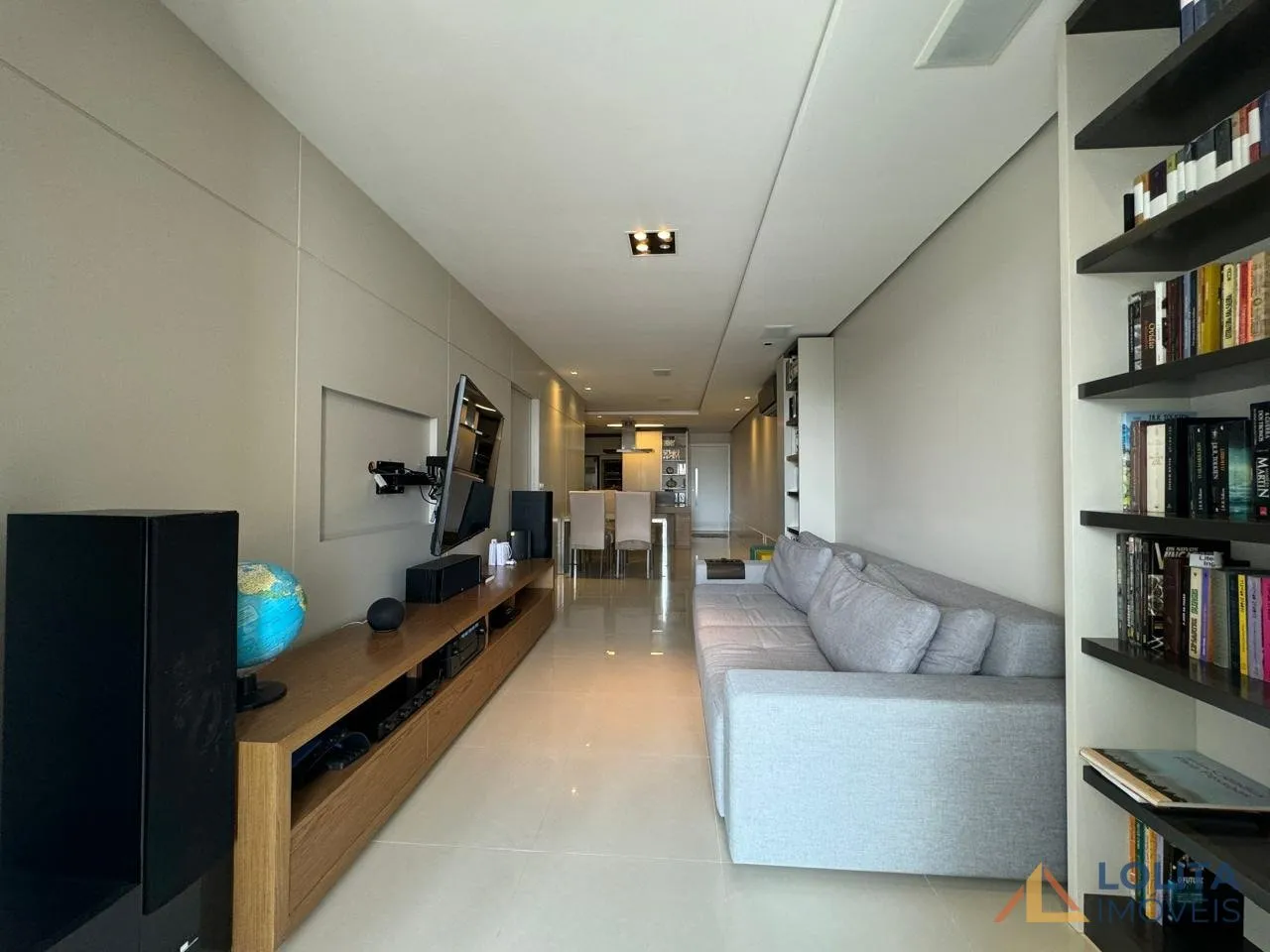 Imagem APARTAMENTO À VENDA NO CENTRO, 3 QUARTOS E 3 VAGAS EM FLORIANÓPOLIS/SC.