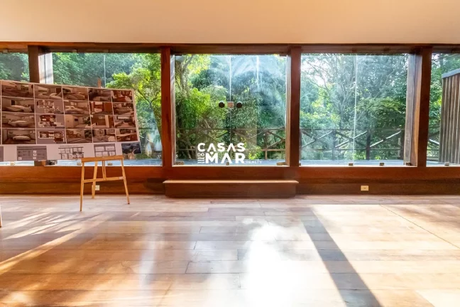 Imagem Linda Casa Reformada e Modernizada de 4 quartos em Condomínio cobiçado em São Conrado