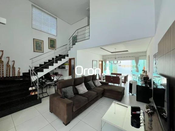 Imagem Sobrado à venda, 324 m² por R$ 1.700.000,00 - Loteamento Portal do Sol I - Goiânia/GO