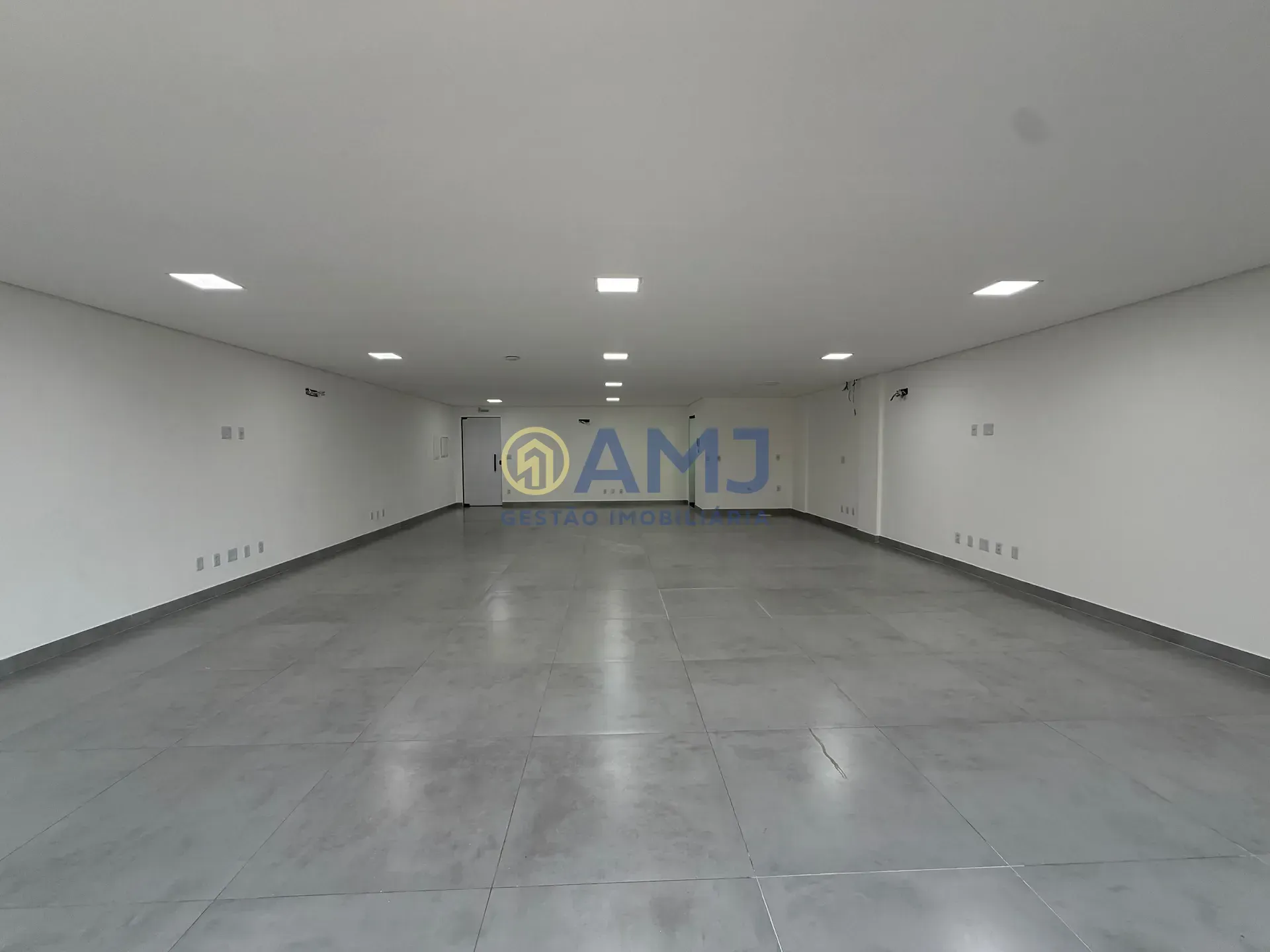 Foto do imóvel Sala Comercial para Locação - Galeria CICON | Jardim Atlântico em Endereço não informado