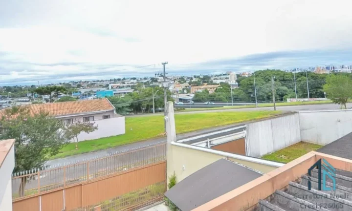 Imagem Casa com edícula a venda, 04 quartos sendo 02 suítes, no Bairro Guabirotuba em Curitiba PR