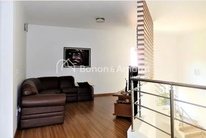 Imagem "Casa Elegante e Aconchegante em Condomínio com Lazer Completo"