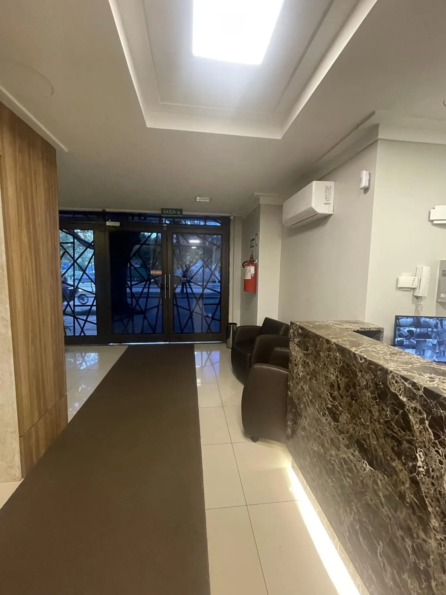 Imagem Ampla sala comercial com vaga de garagem escriturada