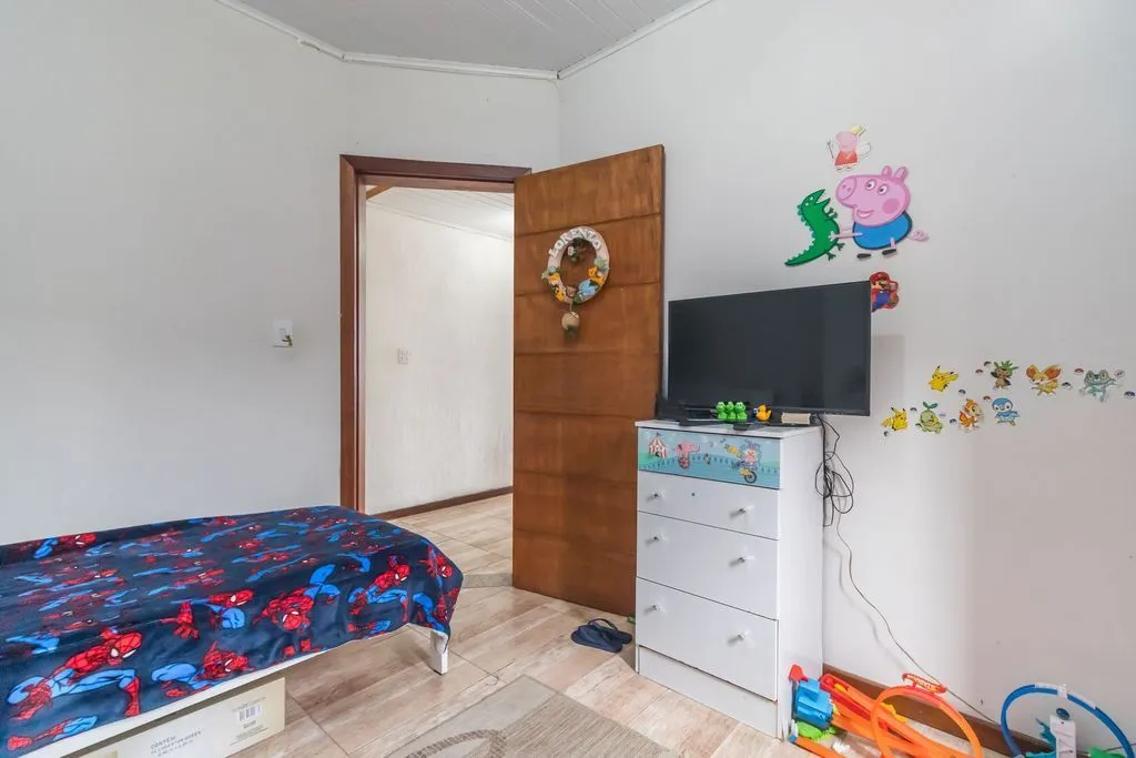 Imagem Casa de 6 dormitórios à venda Bairro Vila Nova - Porto Alegre