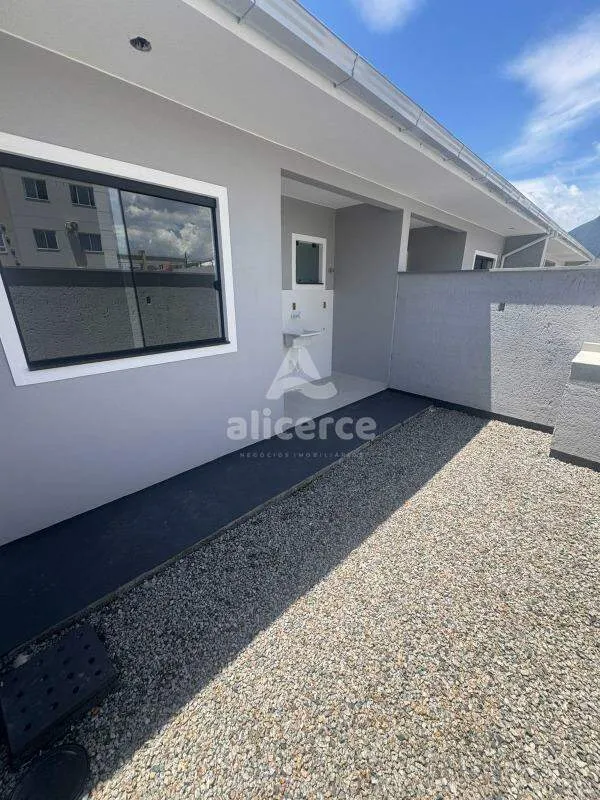 Imagem Linda Casa Geminada prontinha, com Acabamento Impecável! na Nova Palhoça