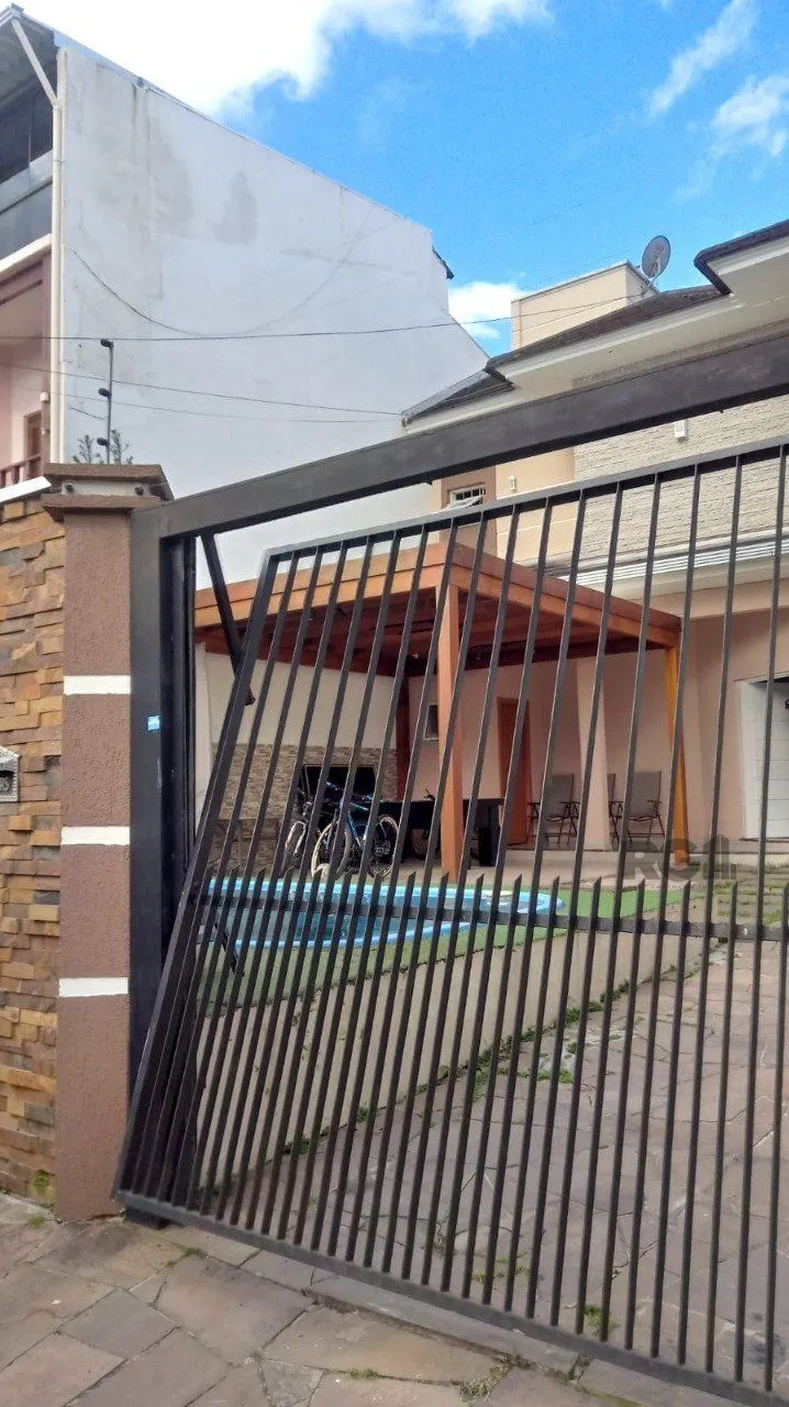 Imagem Casa sobrado semi mobiliado, 3 dormitórios, 1 suíte master, vagas de garagem, Bairro Parque da matriz