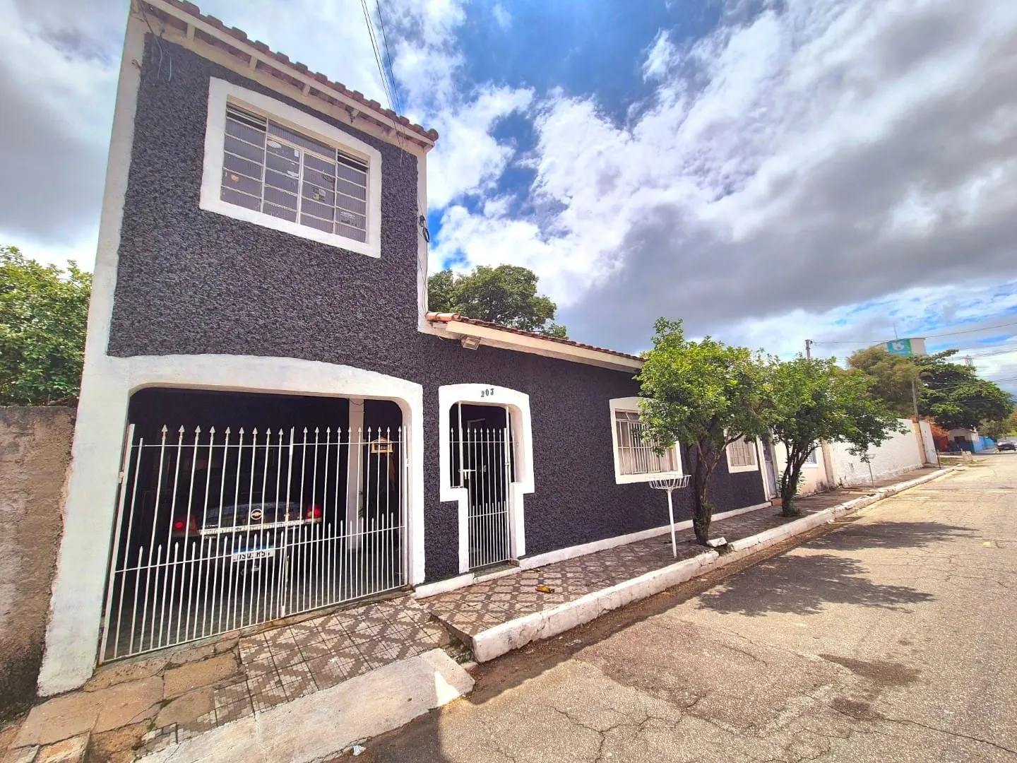 Imagem Casa Térrea na Região Central de Roseira com Espaço Comercial, Quintal Amplo, Piscina e Churrasqueira à Venda