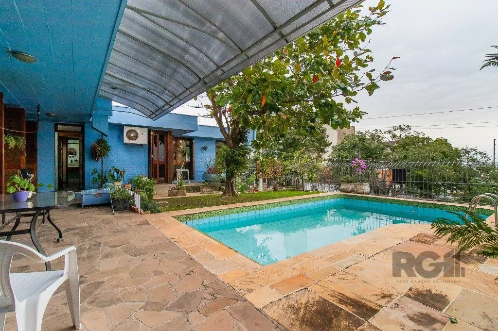 Imagem Casa para Venda - 400m², 3 dormitórios, sendo 1 suites, 4 vagas - Menino Deus
