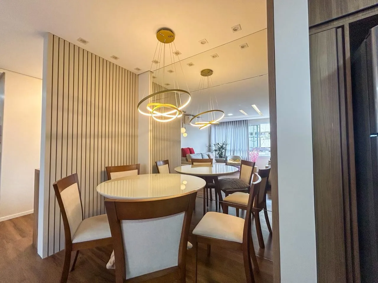 Imagem Impecável apartamento 03 dormitórios, 01 suíte - 87m² privativos, condomínio completa infra no Bairro Santa Tereza - Vaga dupla coberta.