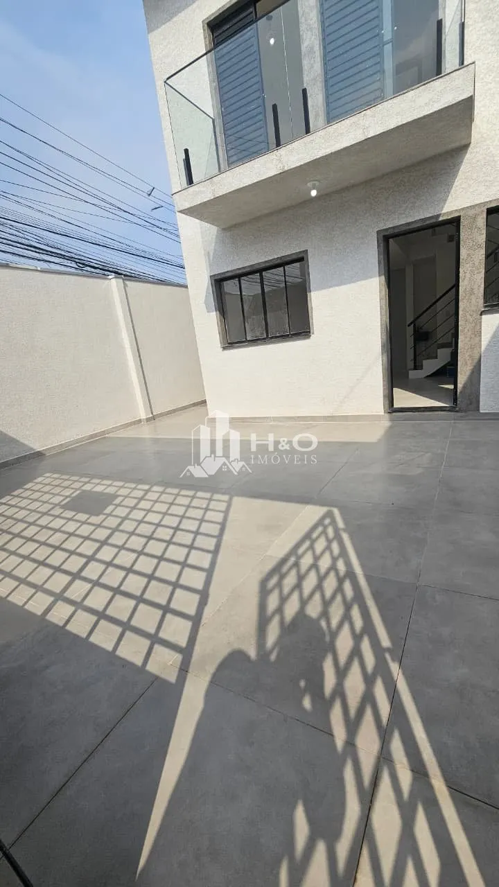 Imagem Sobrado à Venda com 2 Dormitórios, 2 Vagas e Quintal - 90m² - R$ 479.000 - Vila Campanela