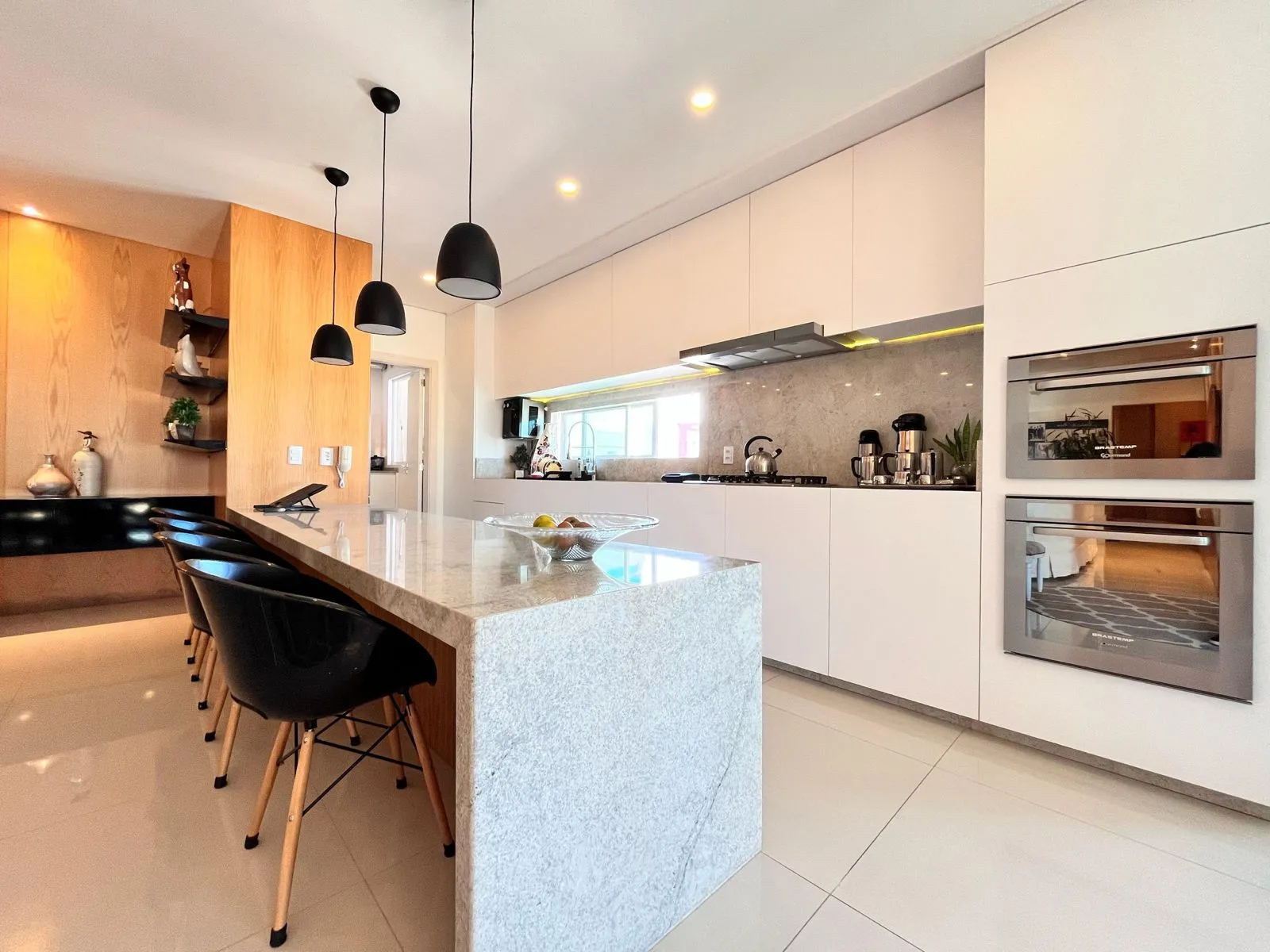 Imagem Apartamento com vista para o mar à venda com 193m2 por R$ 3.350.000,00