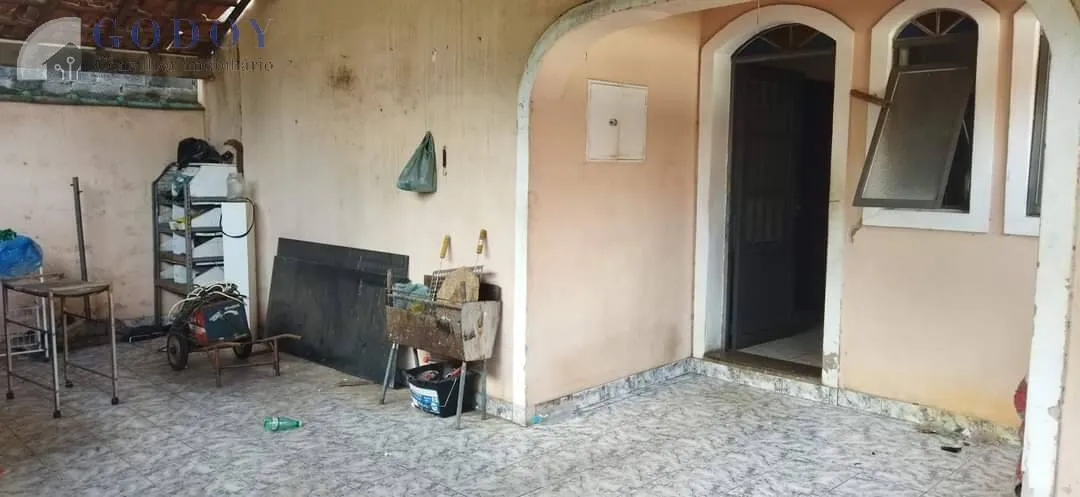 Imagem Casa para Reforma com 3 Quartos e Terreno de 270m²