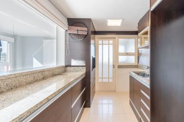 Imagem Vende-se apartamento com 2 quartos (1 suíte), 74m² e 2 vagas - Petrópolis