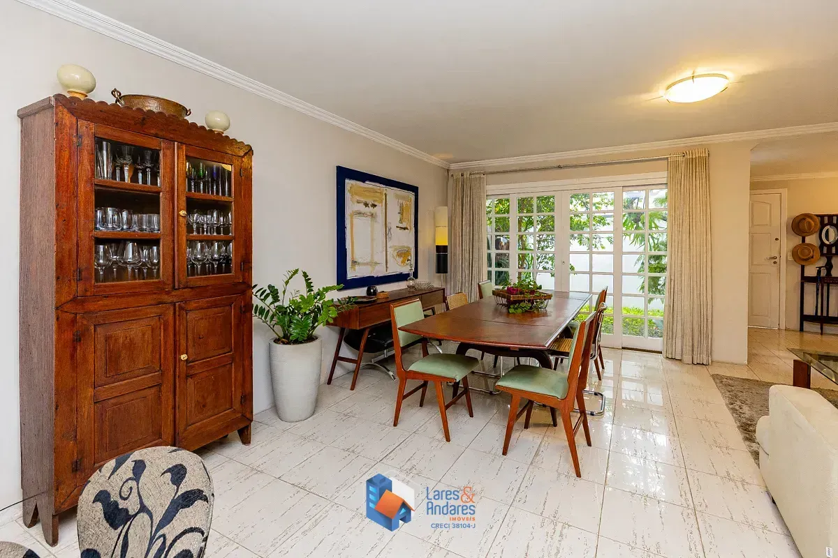 Imagem Casa para venda em Vila Cruzeiro com 4 quartos, sendo 3 suítes, 260m²