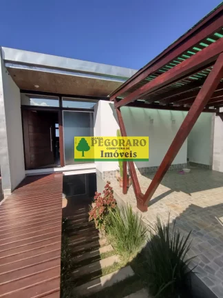Imagem Casa à venda em Caraguatatuba-SP: 3 quartos, suíte, sala com vista para o mar e deck com hidro!