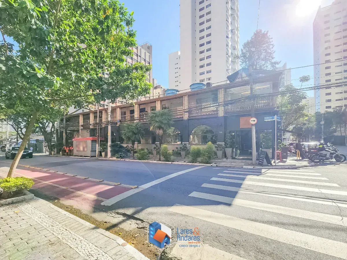 Imagem Conjunto comercial para venda em Vila Uberabinha, 675m²
