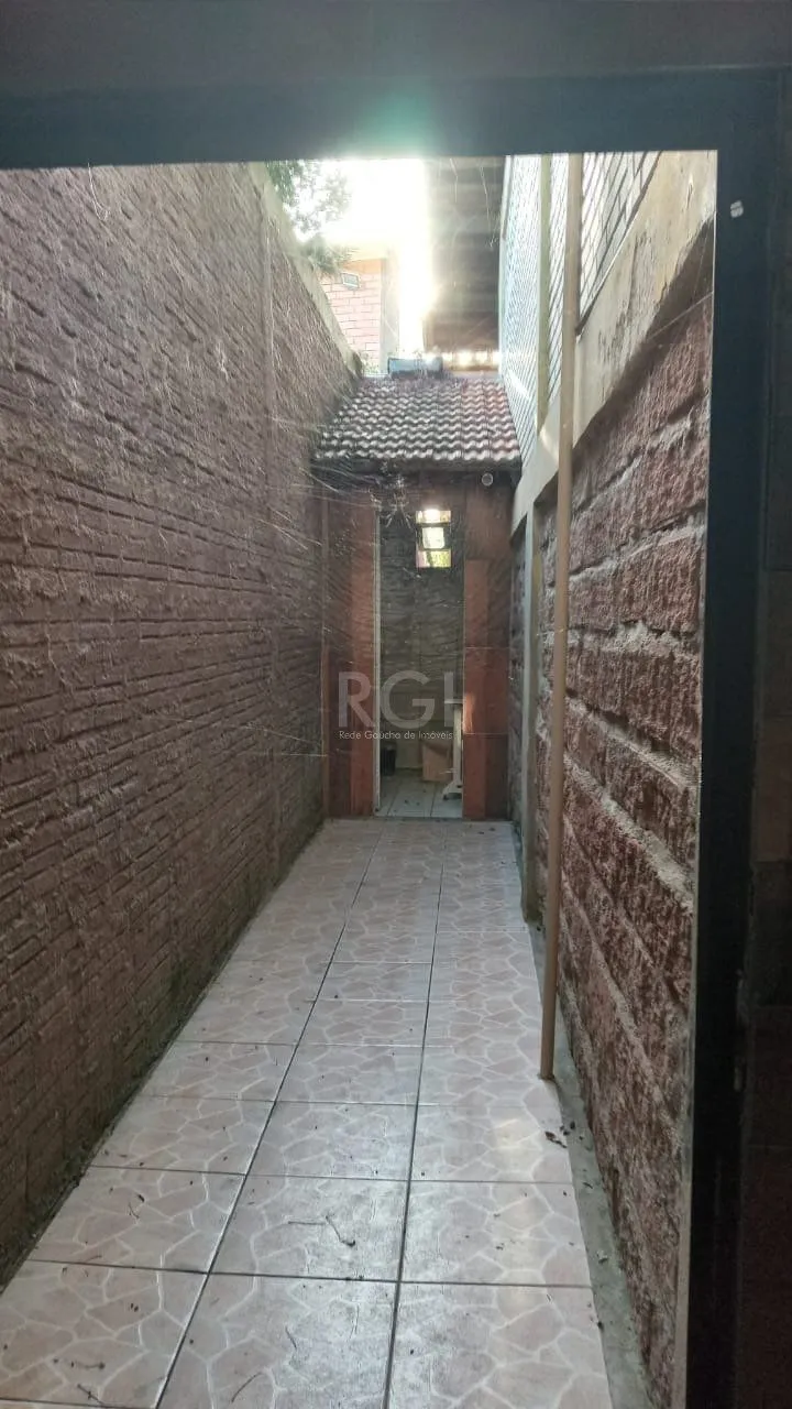 Imagem Casa com 3 dormitórios no bairro Olaria em Canoas