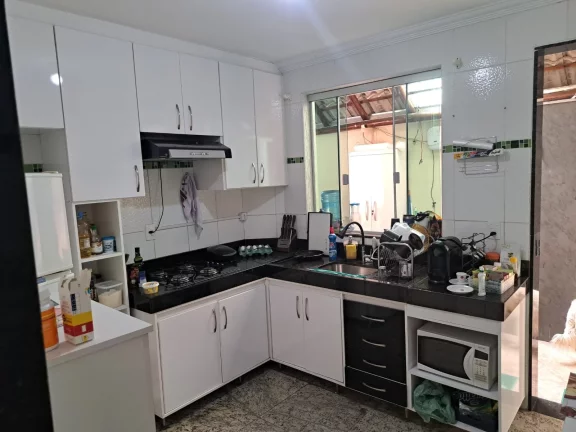 Imagem Residência à venda em Contagem-MG: 2 quartos, 2 banheiros, 2 vagas, 115,54 m² no Vale das Amendoeiras.