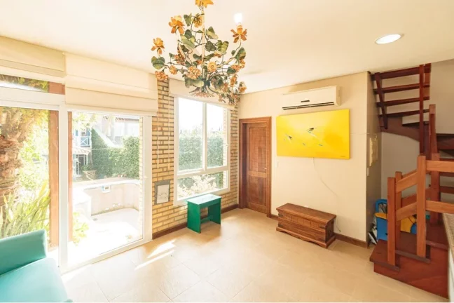 Imagem Casa para venda no bairro Chácara das Pedras em Porto Alegre