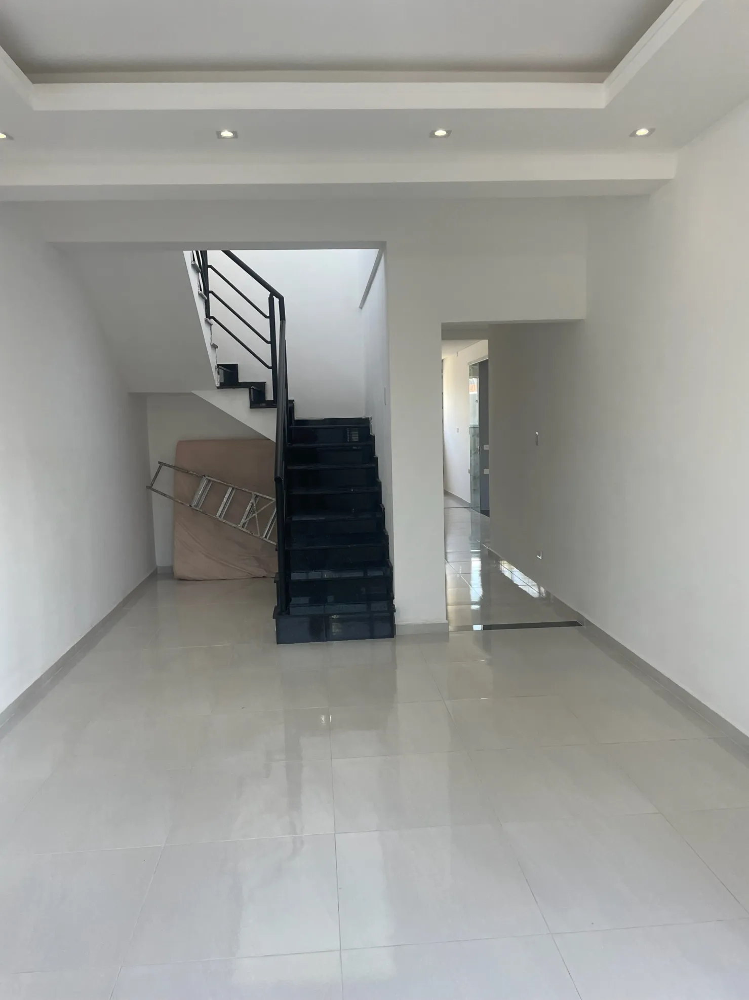 Imagem Casa à venda 3 dorm sendo uma suíte com sacada , 4 Vagas de garagem sendo duas cobertas, 250M², Conjunto Residencial Araretama, Pindamonhangaba - SP