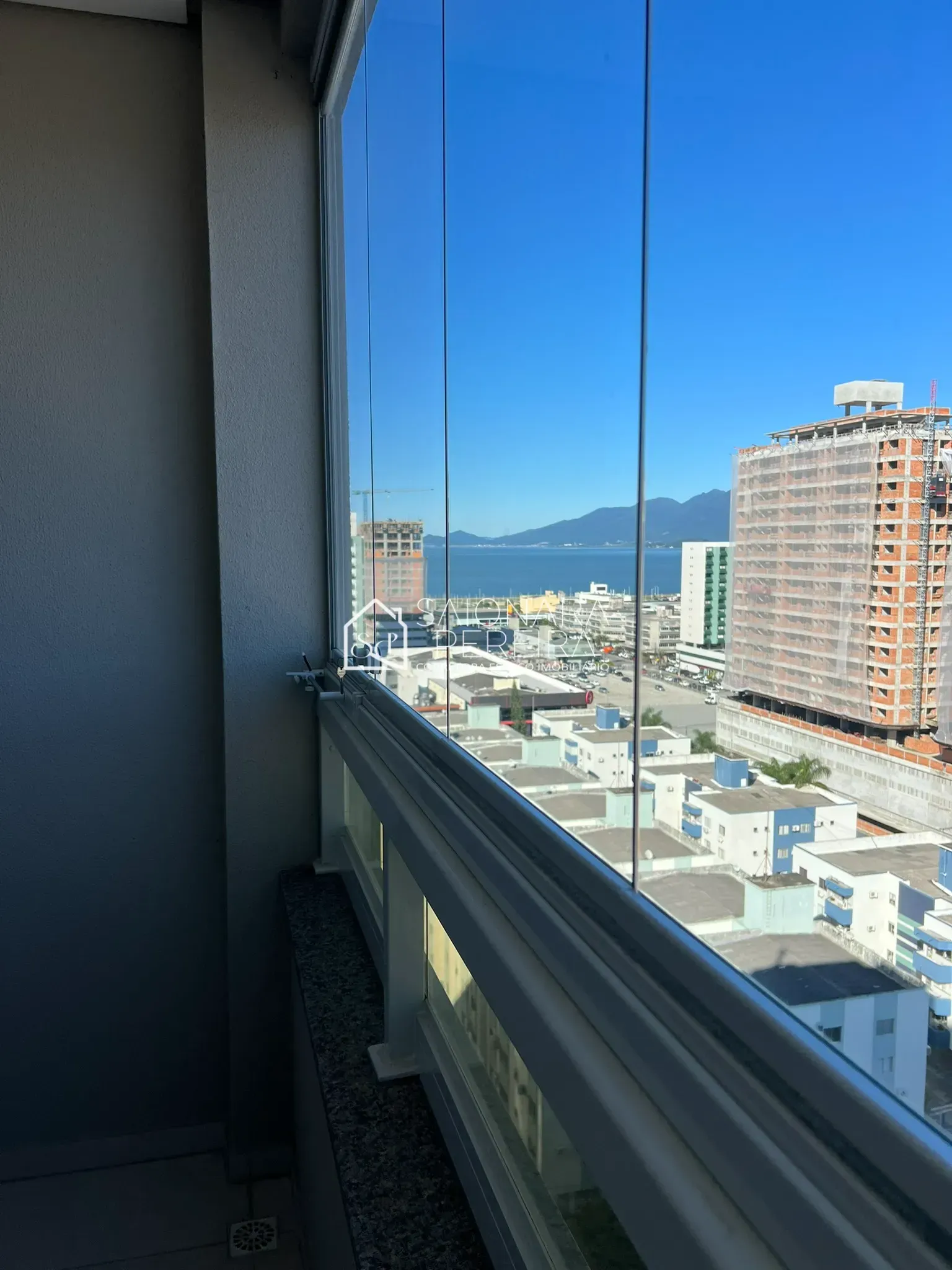 Imagem Apartamento com 2 dormitórios e suíte à venda no bairro Campinas, São José - SC