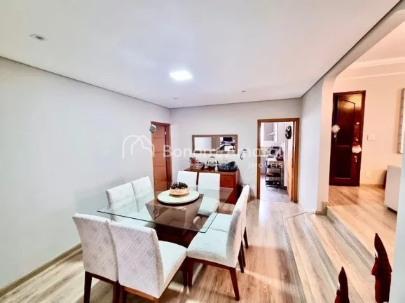Imagem Casa térrea à venda no Parque São Quirino, em Campinas/SP. Esta charmosa residência, totalmente ...