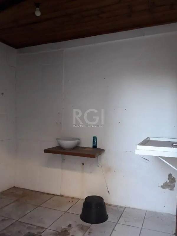 Imagem na Assis Brasil, Casa para Venda - 220m², 3 dormitórios, 2 vagas - Passo da Areia