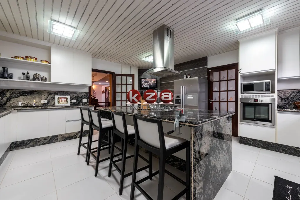 Imagem Imperdível: Casa de luxo à venda em Campos do Jordão-SP, bairro Manancial, 5 quartos, 5 suítes, 3 salas, 6 banheiros, 4 vagas, 650m²