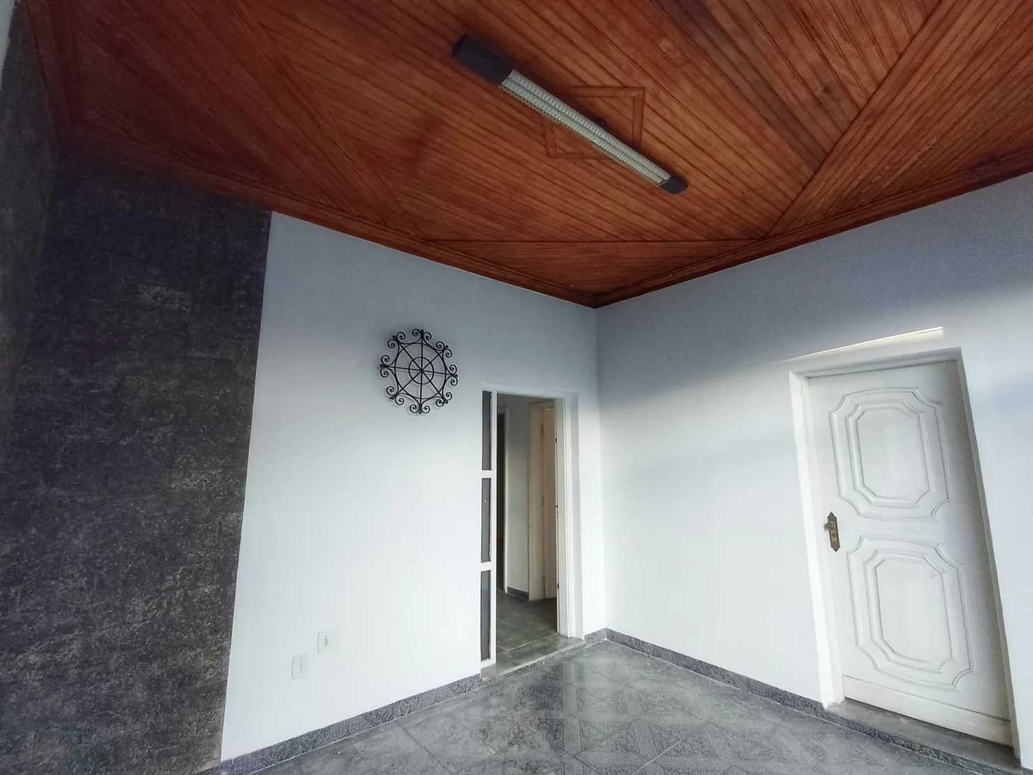 Imagem Comercial para Locação 4 Quartos, Vila São Geraldo, Taubaté - SP