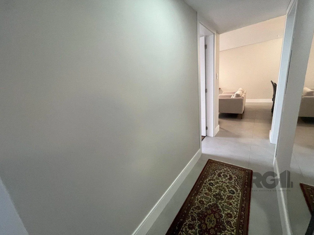 Imagem Apartamento de três quartos, suíte e uma vaga de garagem no bairro Independência em Porto Alegre.