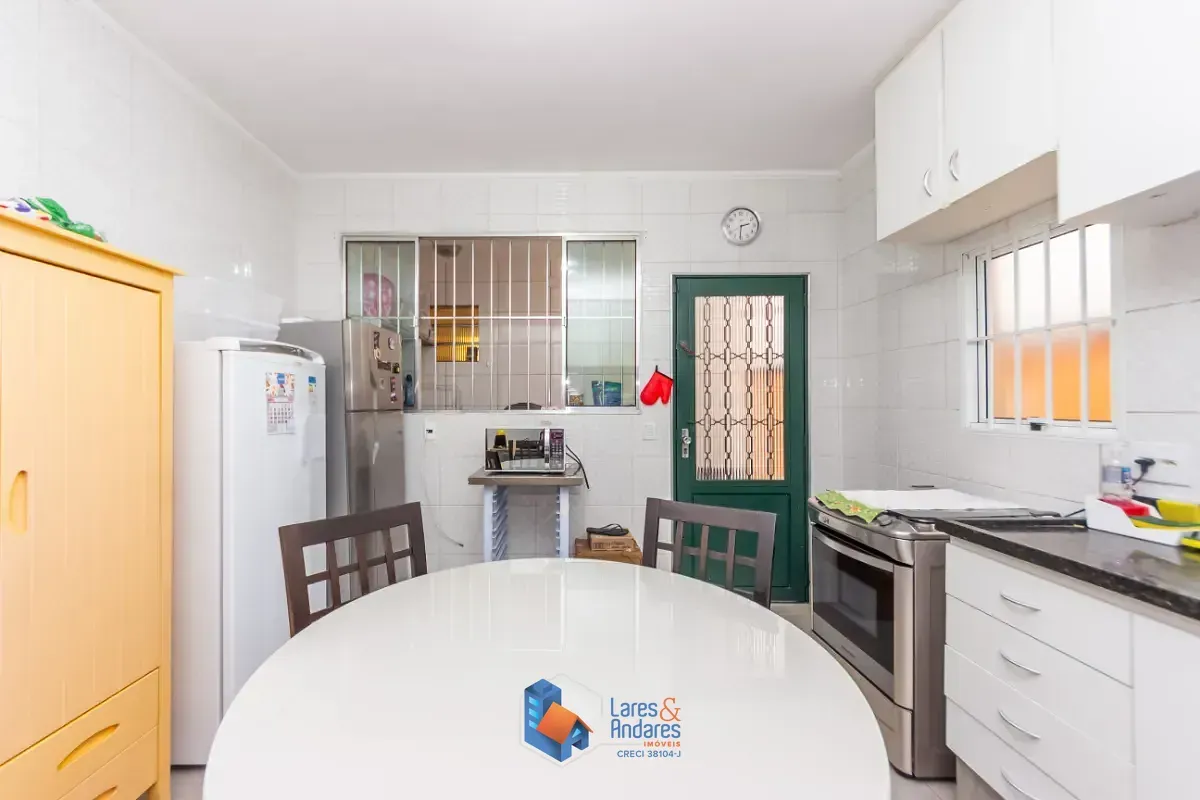 Imagem Casa para venda em Parque da Lapa com 4 quartos, sendo 1 suíte, 190m²