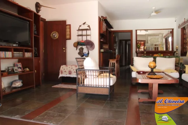 Imagem Linda Casa 03 Dormitorios ( sendo 01) + Edícula - 300 Metros de Terreno 50 Metros da Praia