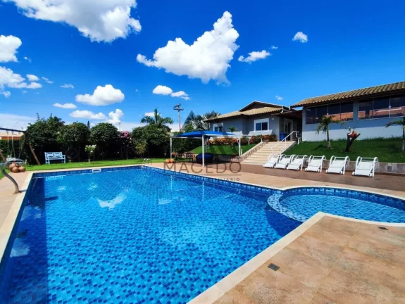 Imagem Casa Espetacular com 4 suítes Ninho Verde 1 - Encante-se com seu novo lar