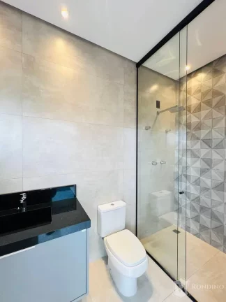 Imagem Casa sobrado no Alphaville Nova Esplanada, semi mobiliada com piscina.