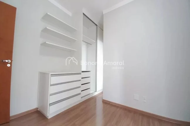 Imagem Esta casa no Swiss Park oferece 247 m² de área construída, combinando conforto, funcionalidade e ...