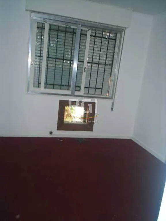 Imagem Casa para Venda - 250m², 3 dormitórios, 2 vagas - Petrópolis