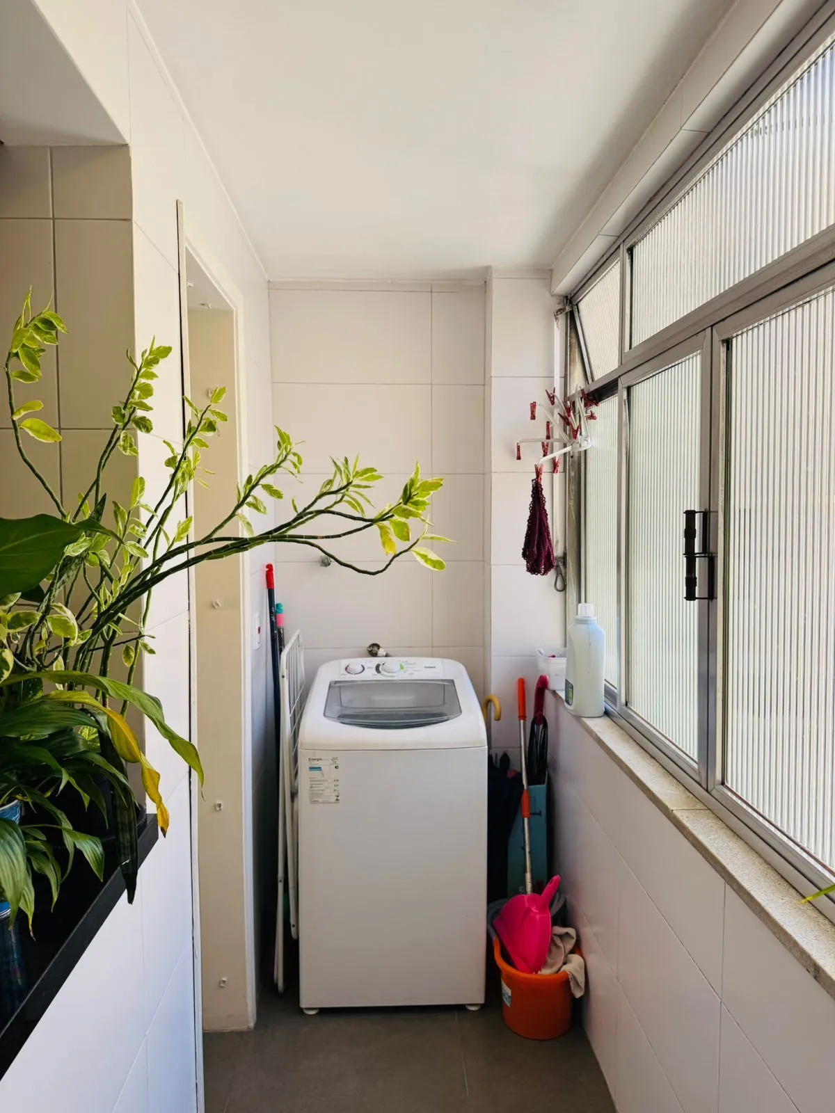 Imagem Apartamento Reformado, Ensolarado e a Poucos Passos da Redenção