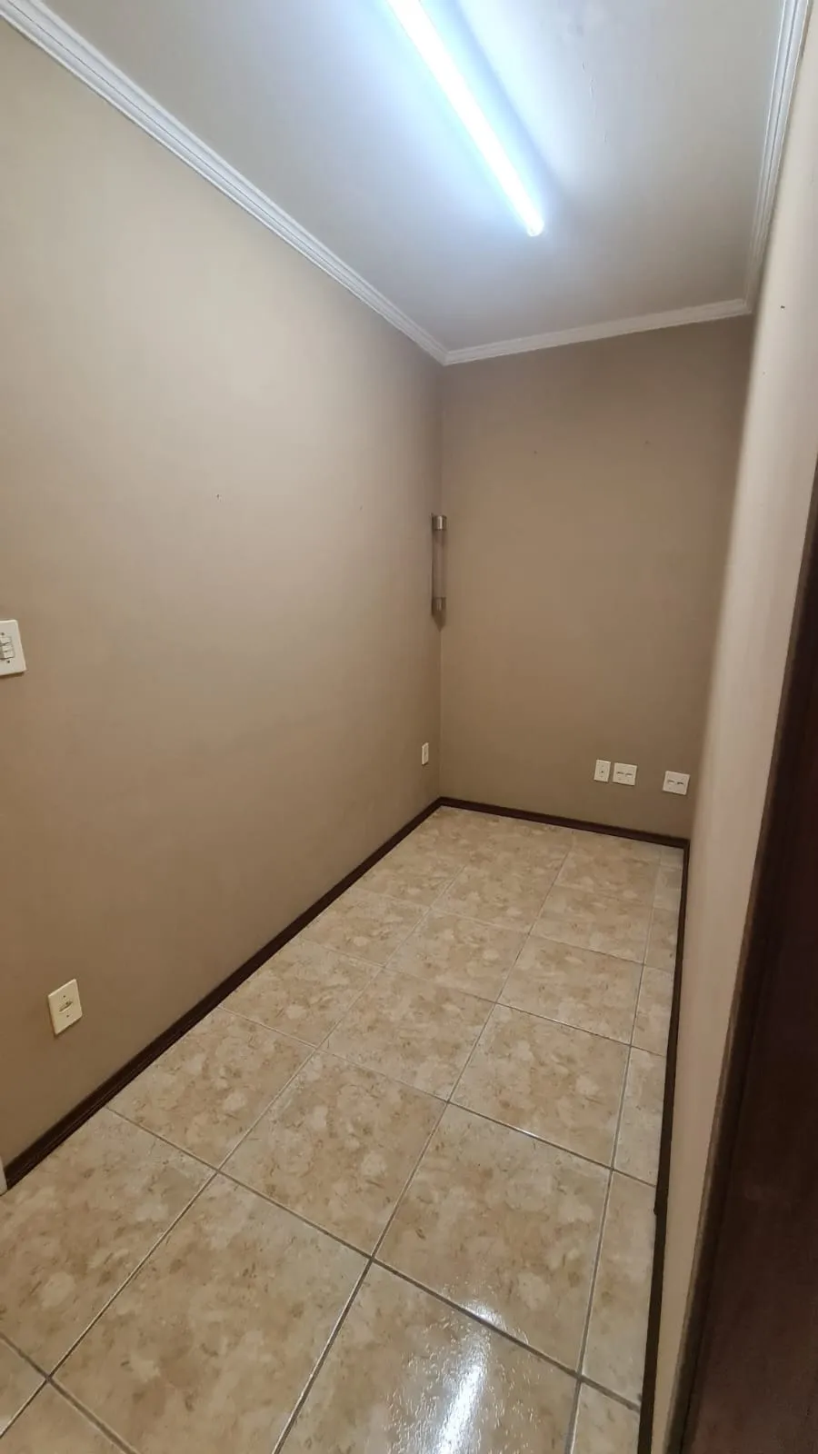 Imagem Sala comercial à venda, Centro de Sorocaba, 25 m², recepção, pronta para uso, próxima à Rua São Bento e ao Boulevard Braguinha, ideal para escritório