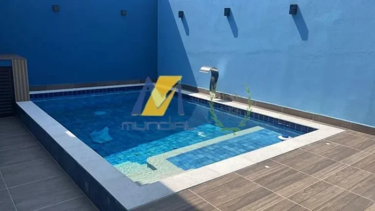 Imagem "Esse sobrado tá a 1 quarteirão do mar e tem até banco molhado na piscina!"