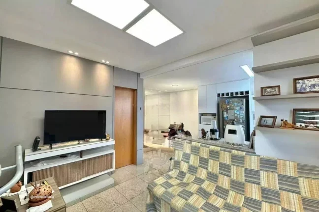 Imagem Localizado no charmoso bairro da Savassi, este espaçoso apartamento de 90 metros quadrados oferece ...