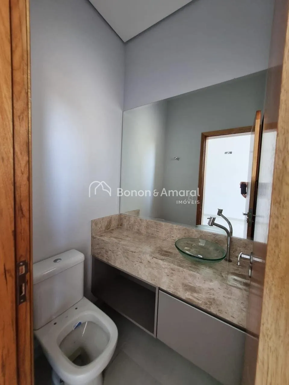 Imagem Casa à venda no condomínio Campos do Conde 2 em Paulínia, com 3 suítes e piscina.