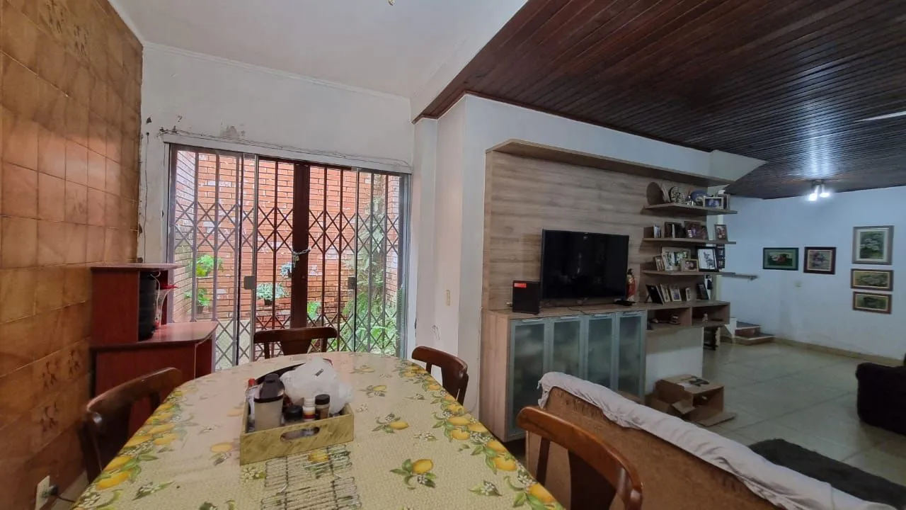 Imagem Casa estilo sobrado para venda de 3 dormitórios com 2 vagas de garagem no bairro Cidade Baixa em Porto Alegre/RS.