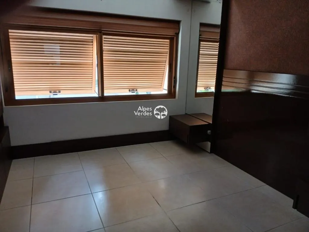 Imagem Vende-se apto em boa localização de Porto Alegre-1 Quarto- R$660.000,00
