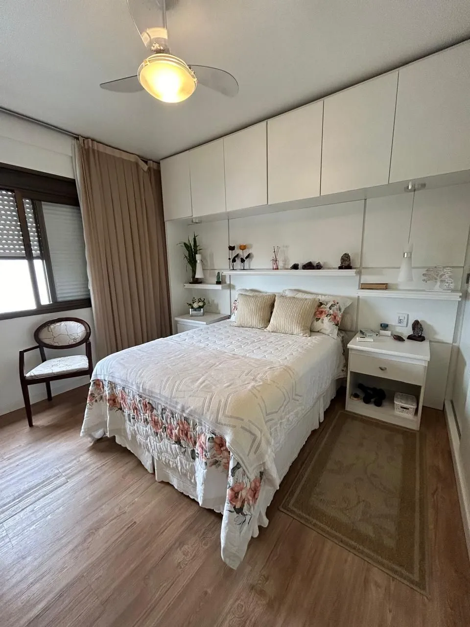 Imagem Apartamento com Suíte, Lareira e 2 Vagas na Zona Norte
