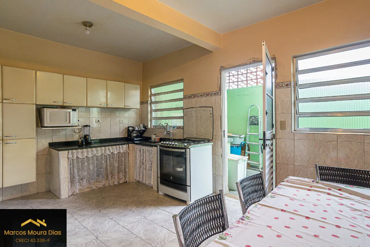 Imagem Casa Sobrado na Vila Dalva com 4 Dormitórios e 2 Vagas de Garagem, Oportunidade