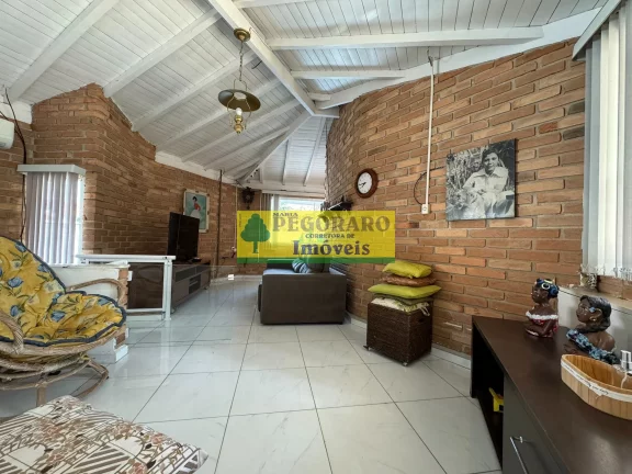 Imagem Maravilhosa Casa à Venda na Martim de Sá - 4 Quartos, 2 Suítes, 3 Salas, 2 Banheiros, 12 Vagas de Garagem, 230 m²!
