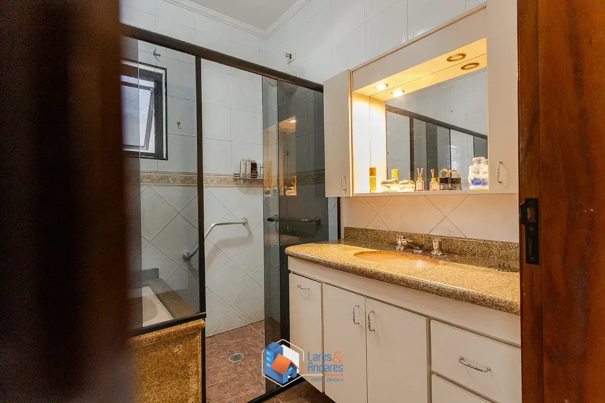 Imagem Sobrado para venda em Vila Constança com 3 quartos, sendo 3 suítes, 263m²
