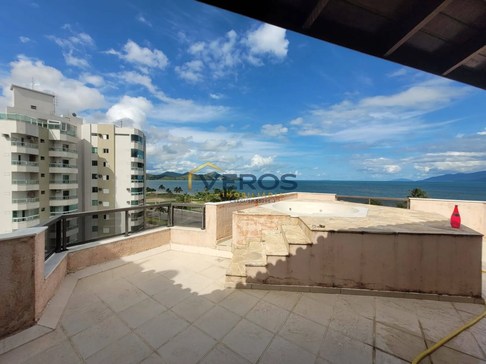 Imagem Cobertura a venda com Vista Permanente para o Mar no Indaiá 4 dormitórios